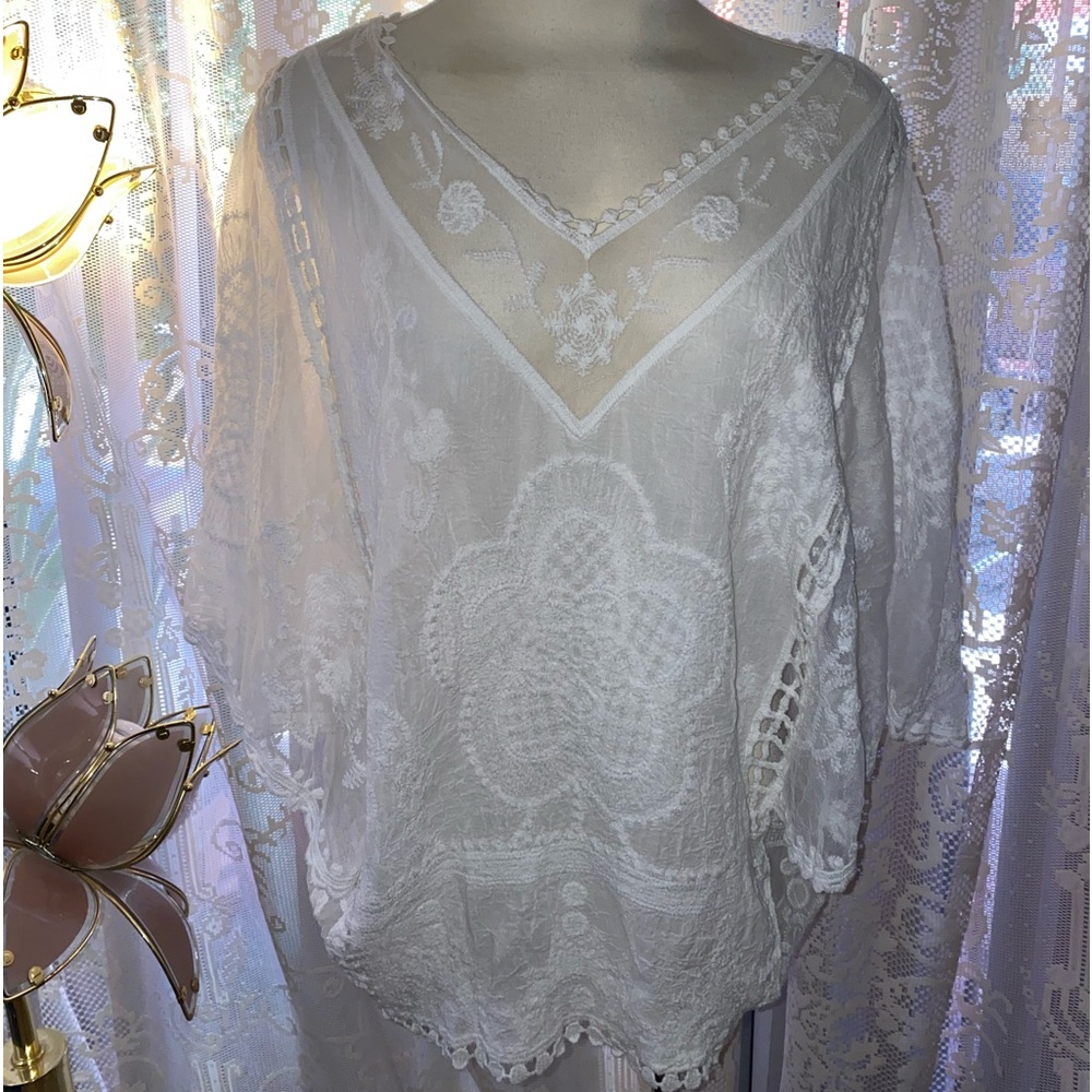 Flows and lacy tunic top